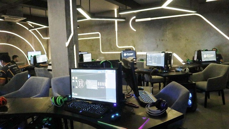 Kafe eSport Ruang Nongkrong Modern untuk Gamer dan Komunitas Digital